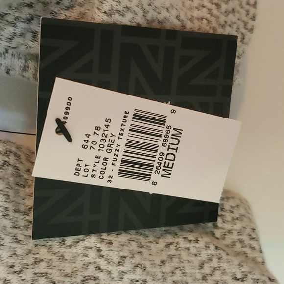 I Z byer, size Medium, light Grey top - Picture 3 of 4